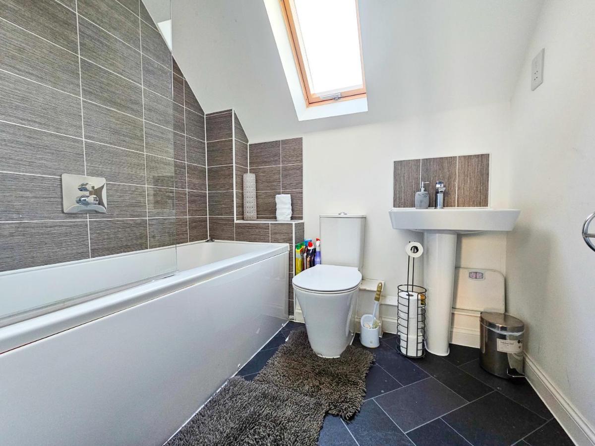 Stunning Two-bedroom At A3ree, Free Parking, Near Cribbs Causeway Mall * Bristol